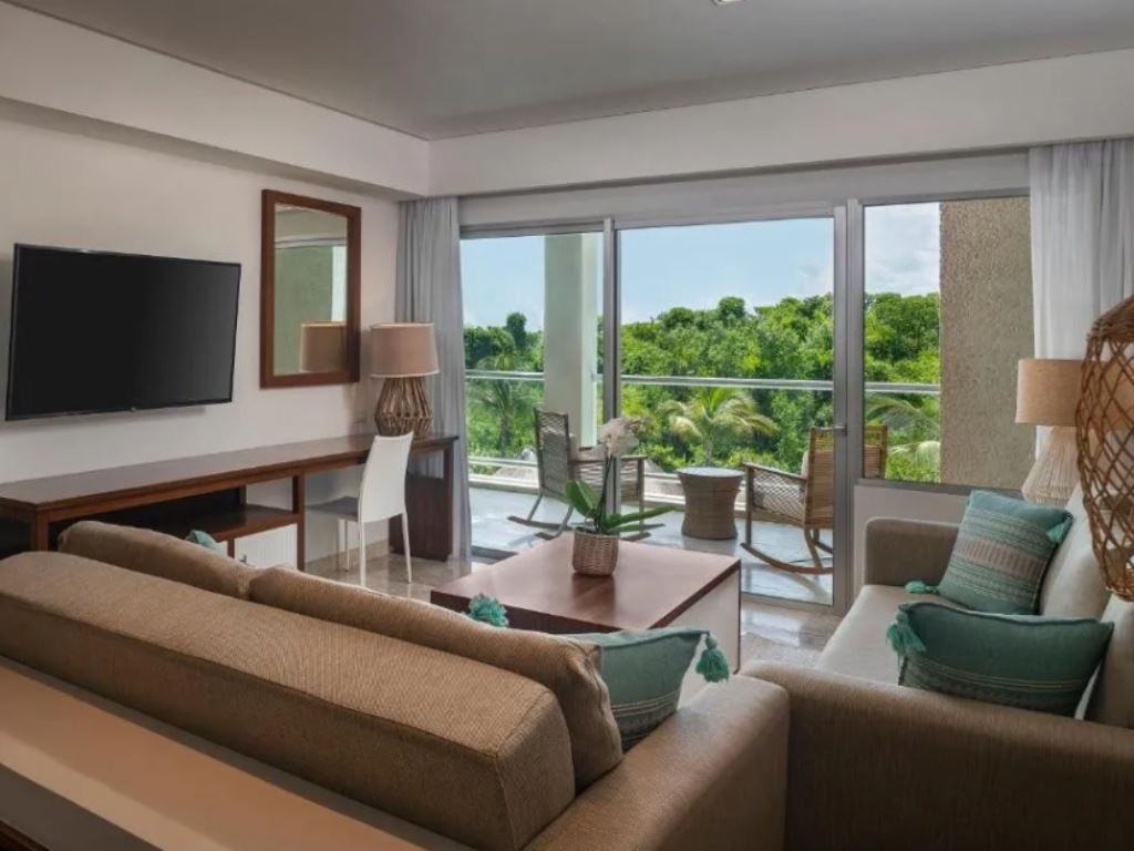 rooms-the-reserve-master-suite-nature-view