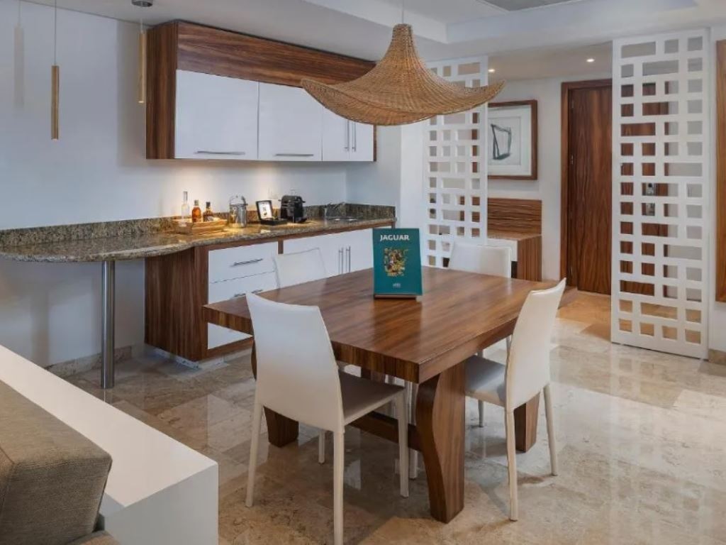 rooms-the-reserve-master-suite-nature-view