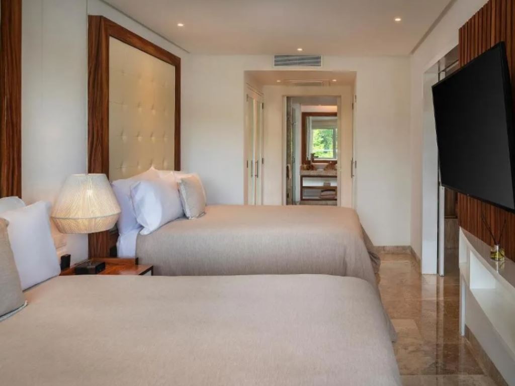 rooms-the-reserve-suite-swim-up