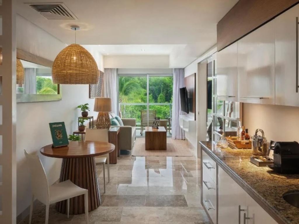 rooms-the-reserve-suite-swim-up