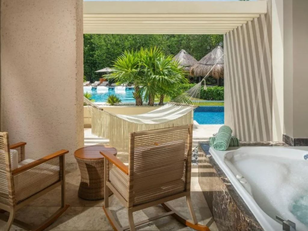 rooms-the-reserve-junior-suite-swim-up