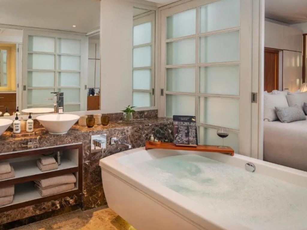 rooms-the-reserve-junior-suite-swim-up