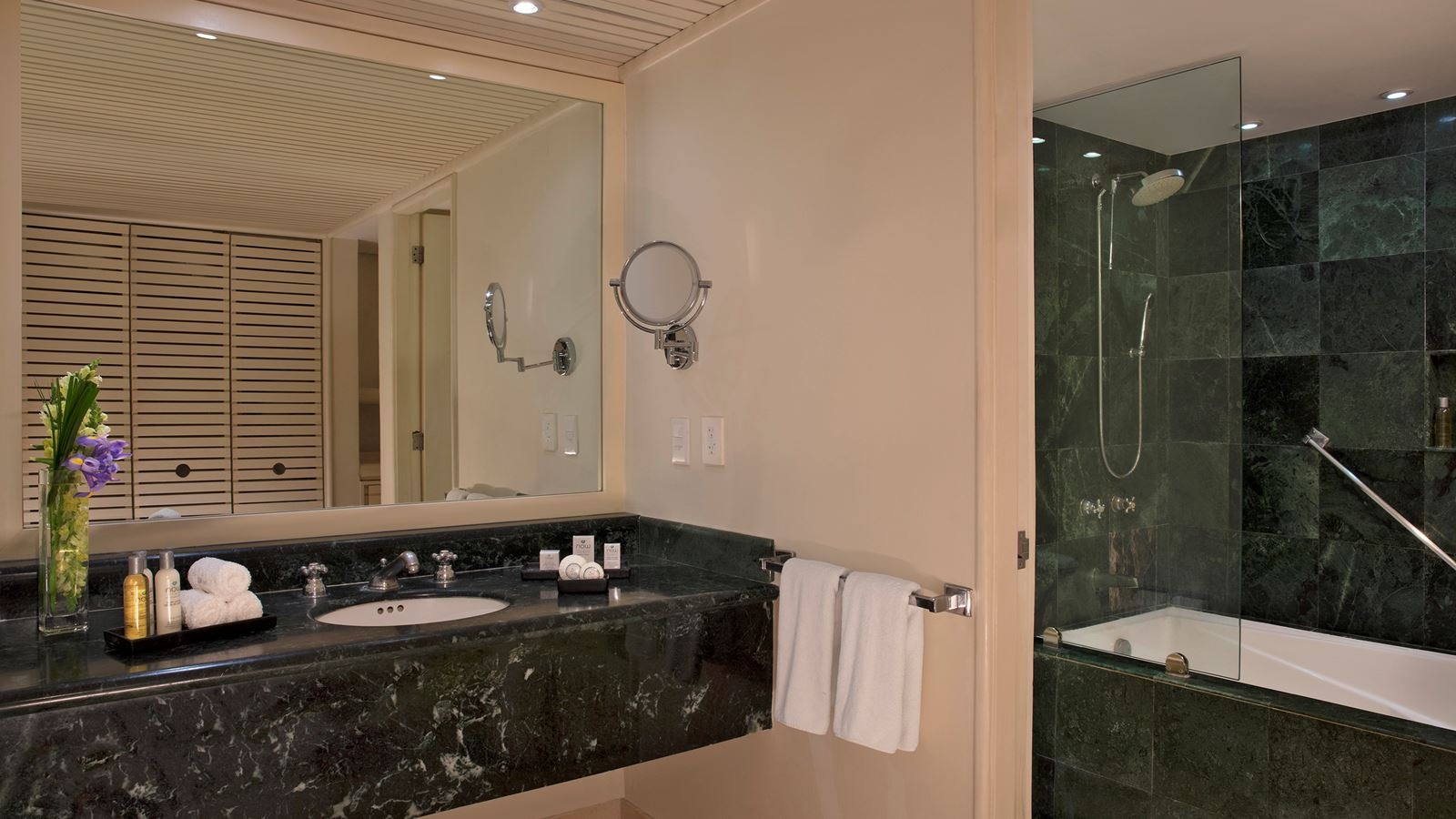 rooms-deluxe-partial-ocean-view