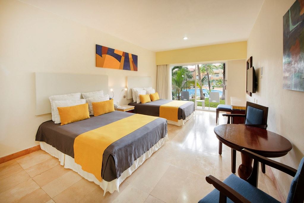 rooms-superior-room-pool-view