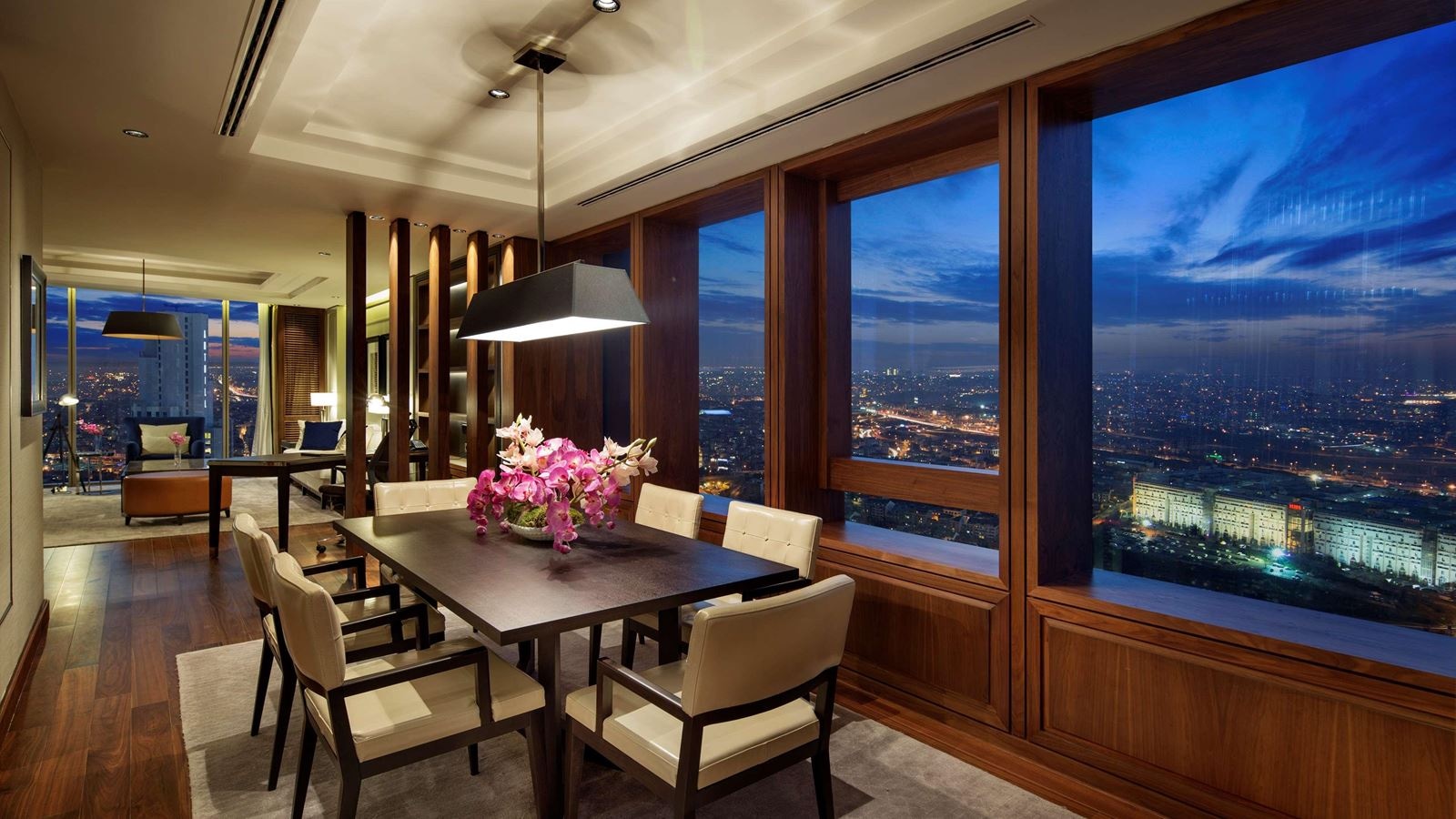 rooms-suite-king-size-bed