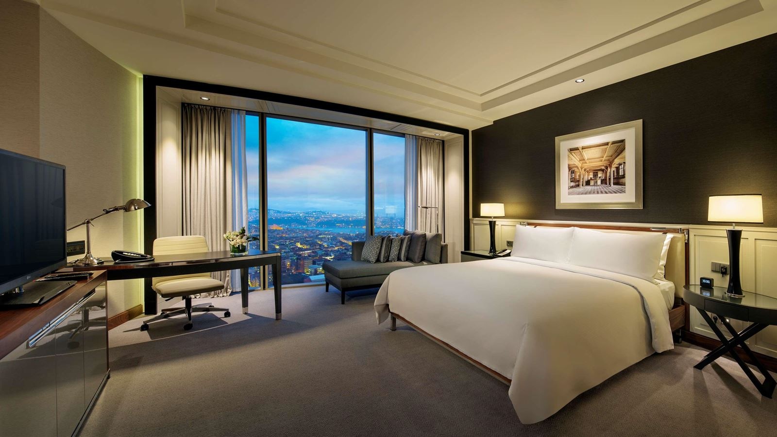 rooms-suite-with-views