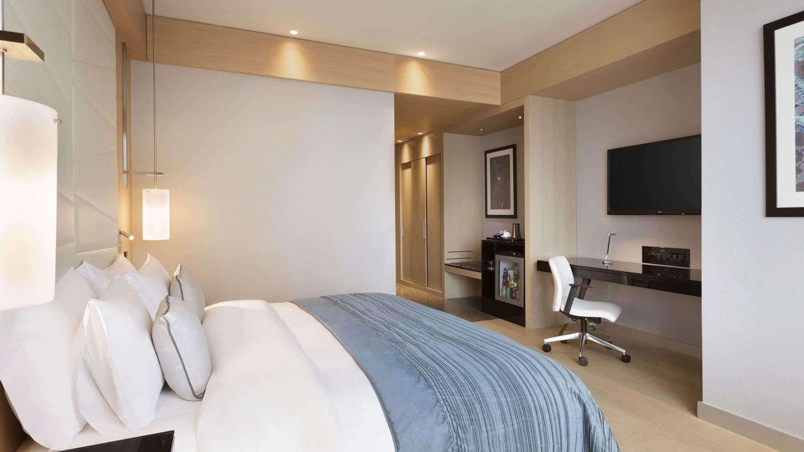 rooms-double-deluxe-with-views