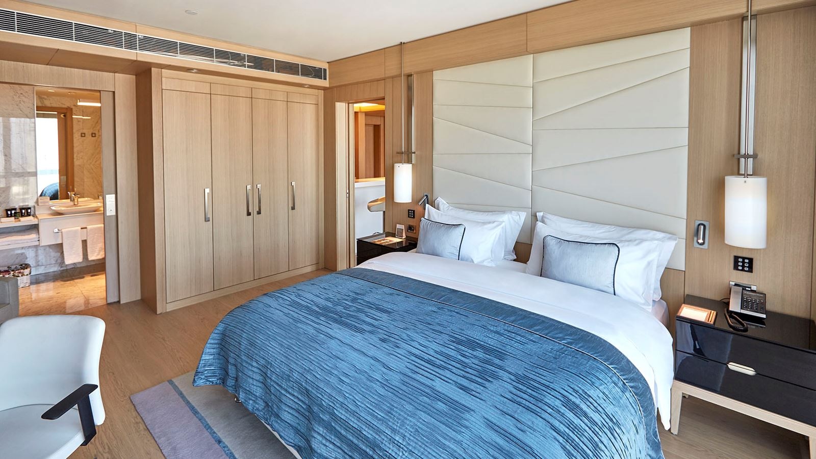 rooms-family-room-deluxe