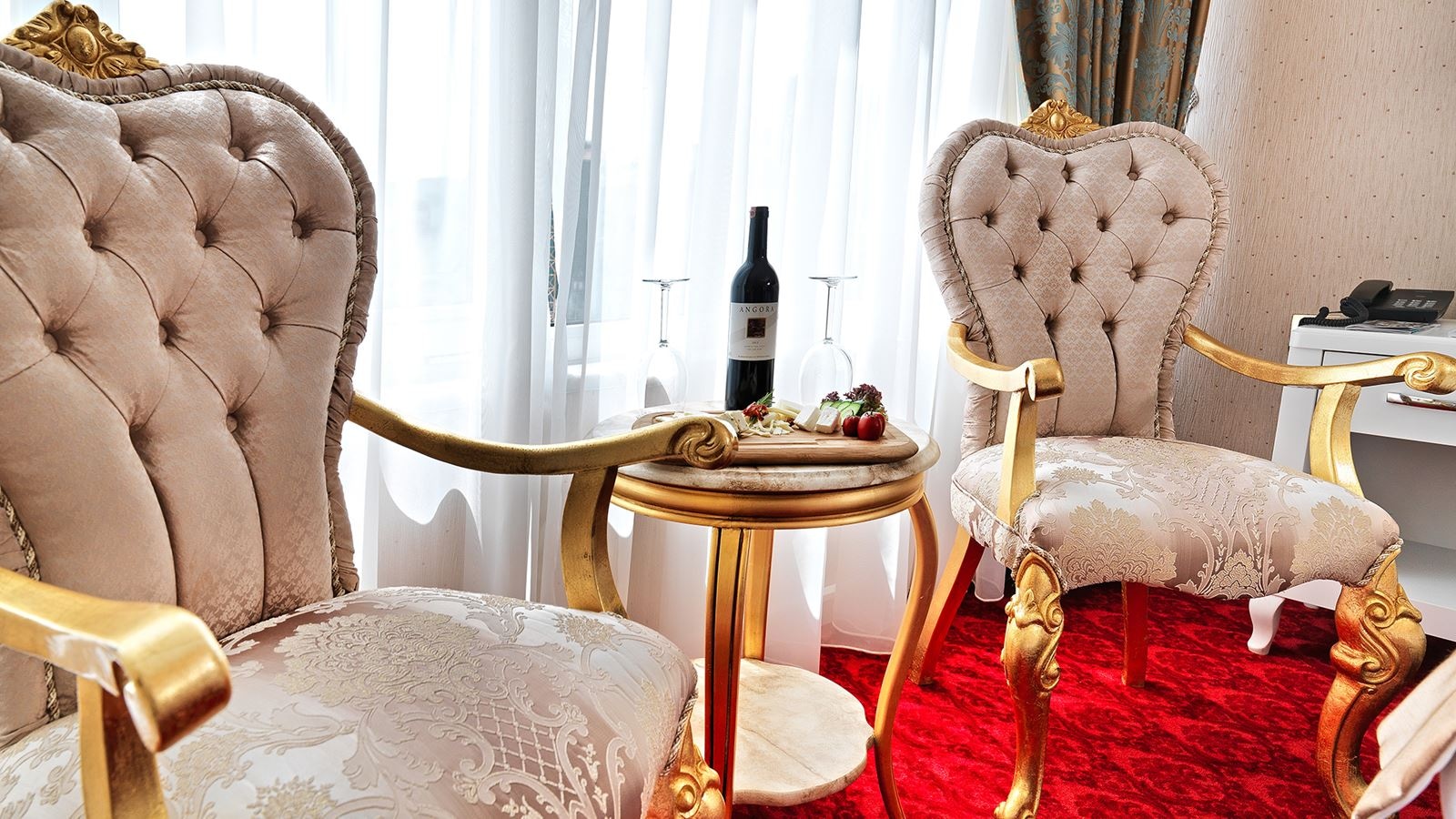 rooms-room-luxury-city-view