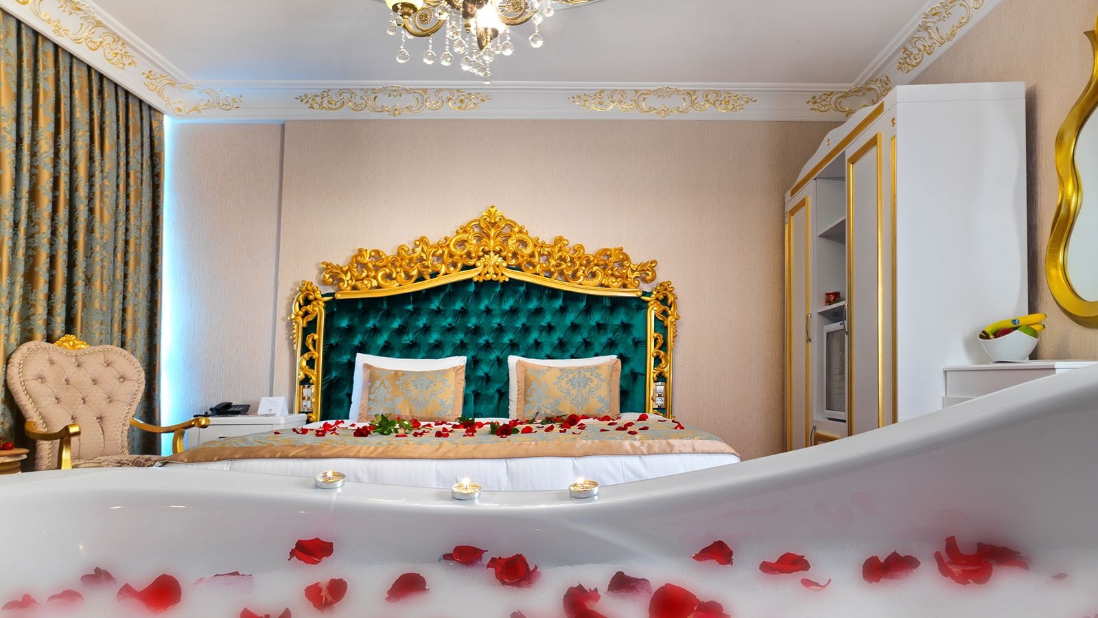 rooms-room-luxury-city-view