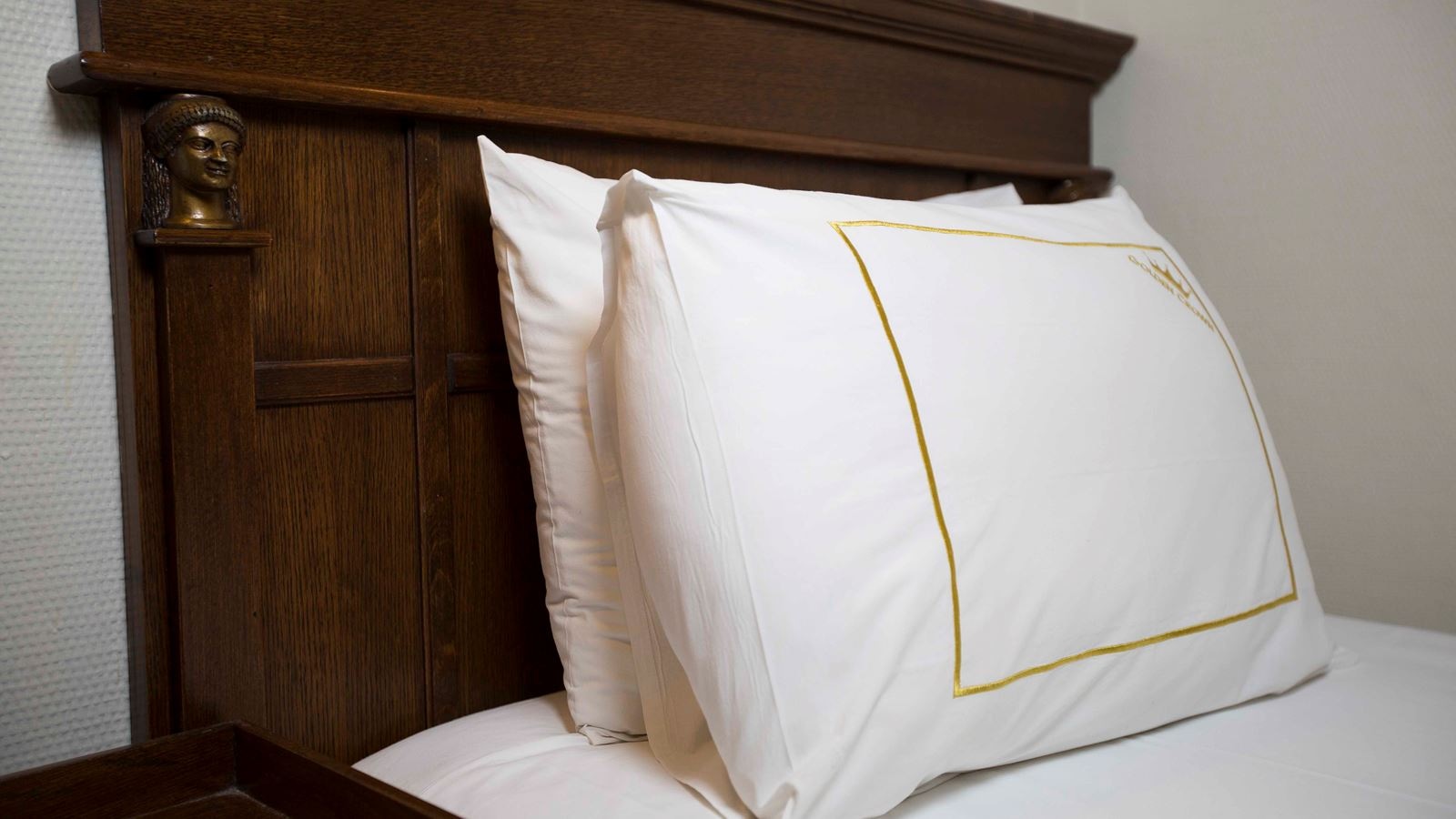 rooms-family-room-standard