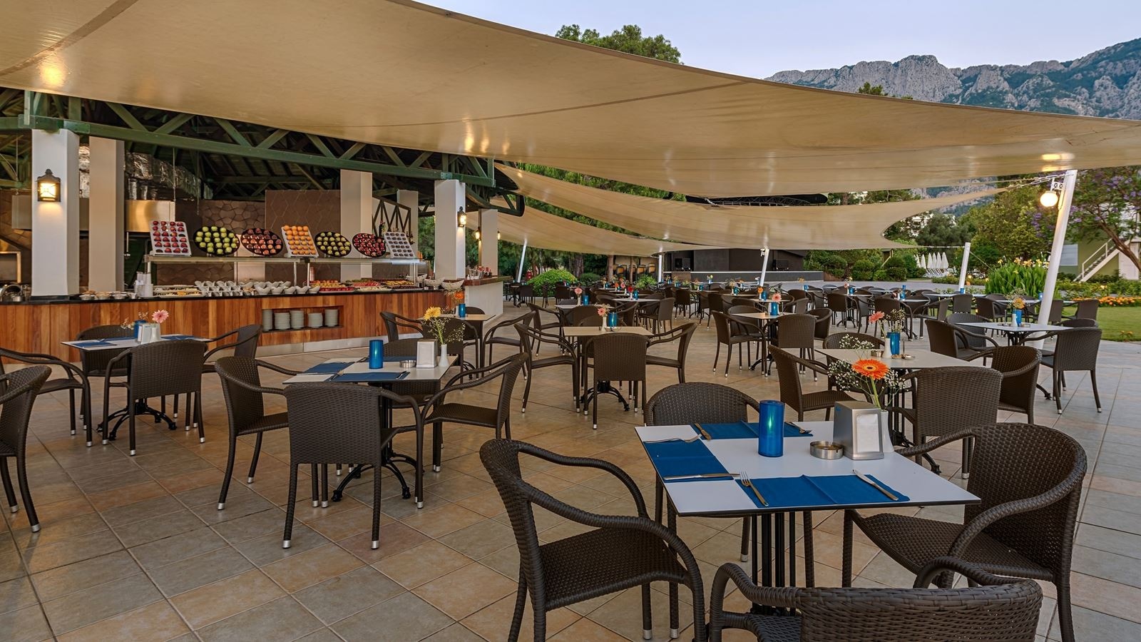 restaurants-pool-snack-restaurant