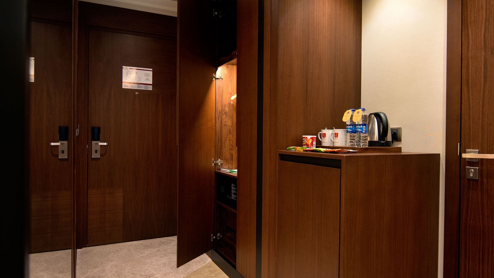 rooms-double-deluxe-with-balcony