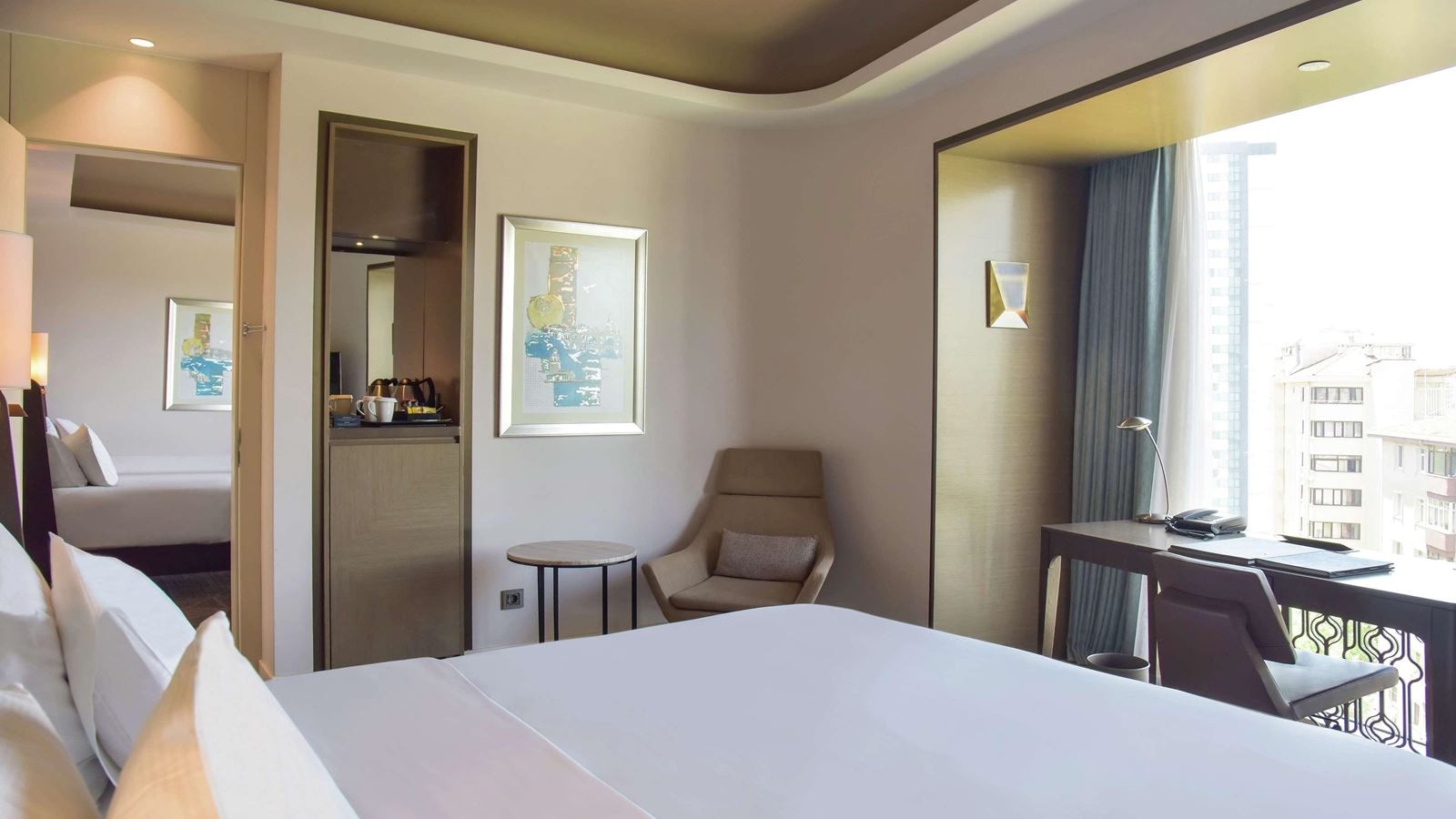 rooms-apartment-with-kitchenette