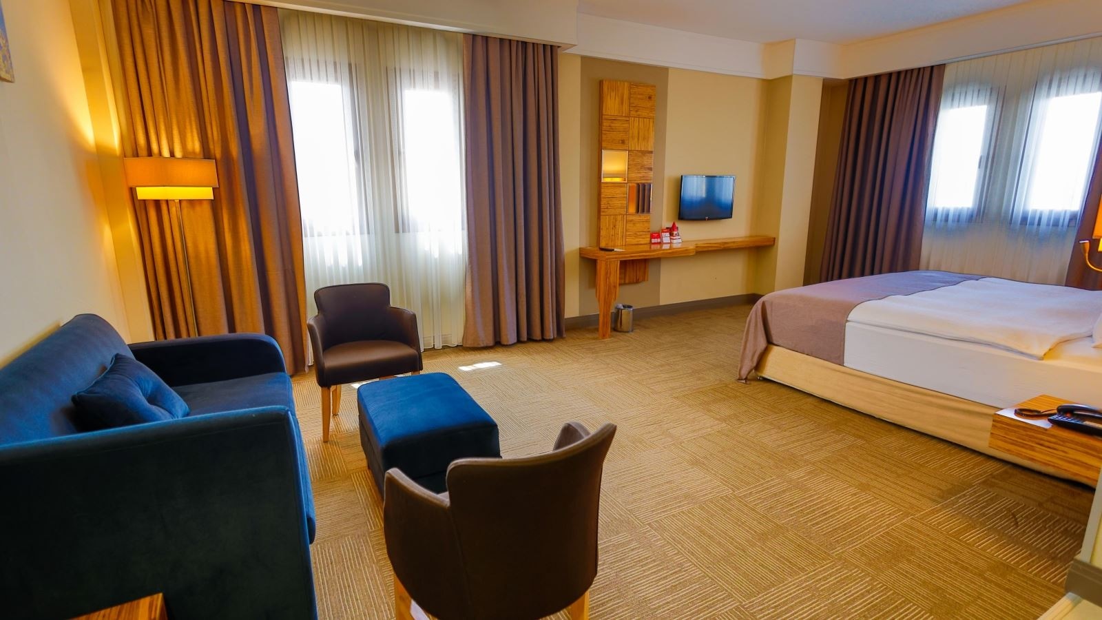 rooms-corner-suit-room