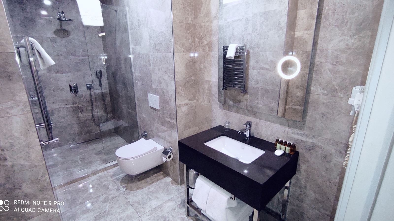 rooms-family-room-superior-with-double-bed