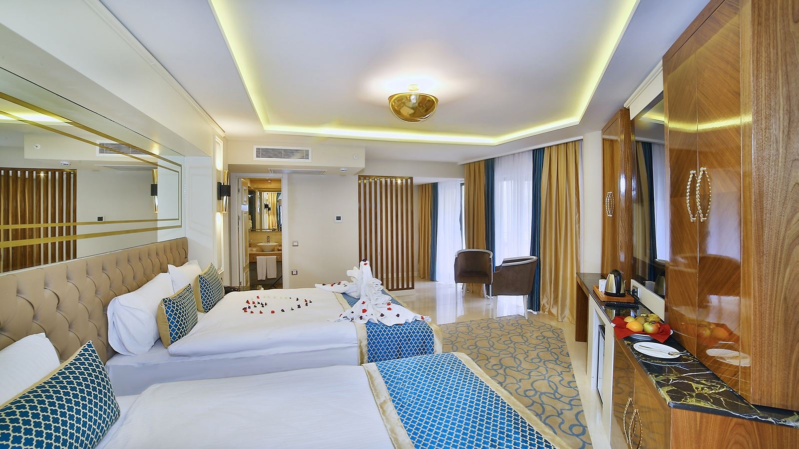 rooms-family-room-deluxe