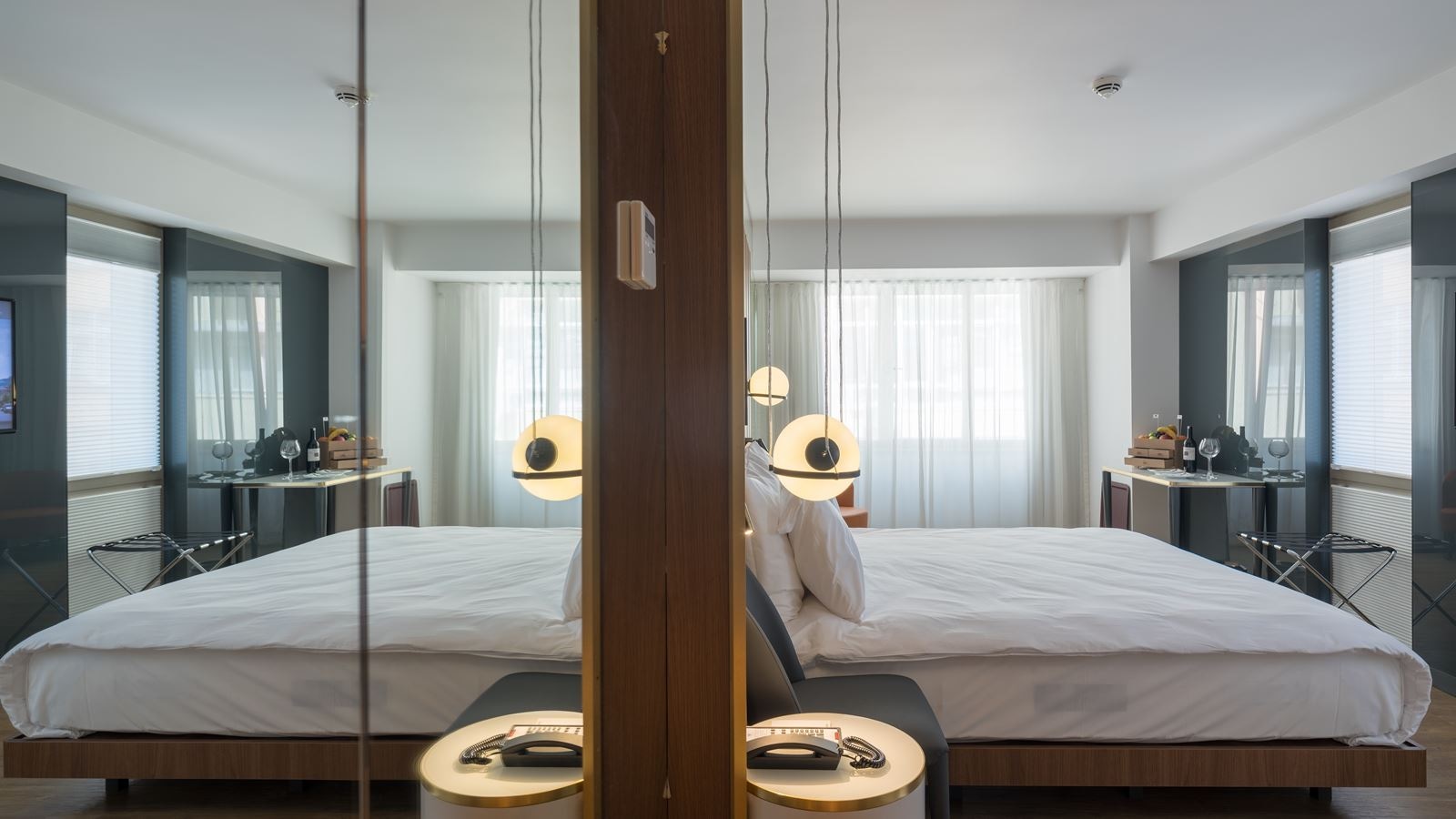 rooms-family-room-connecting-room