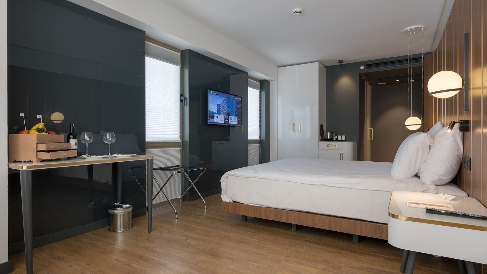 rooms-family-room-connecting-room