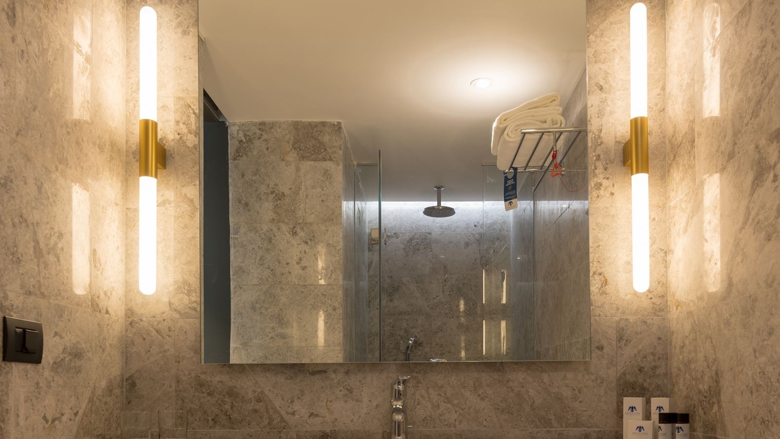 rooms-family-room-connecting-room