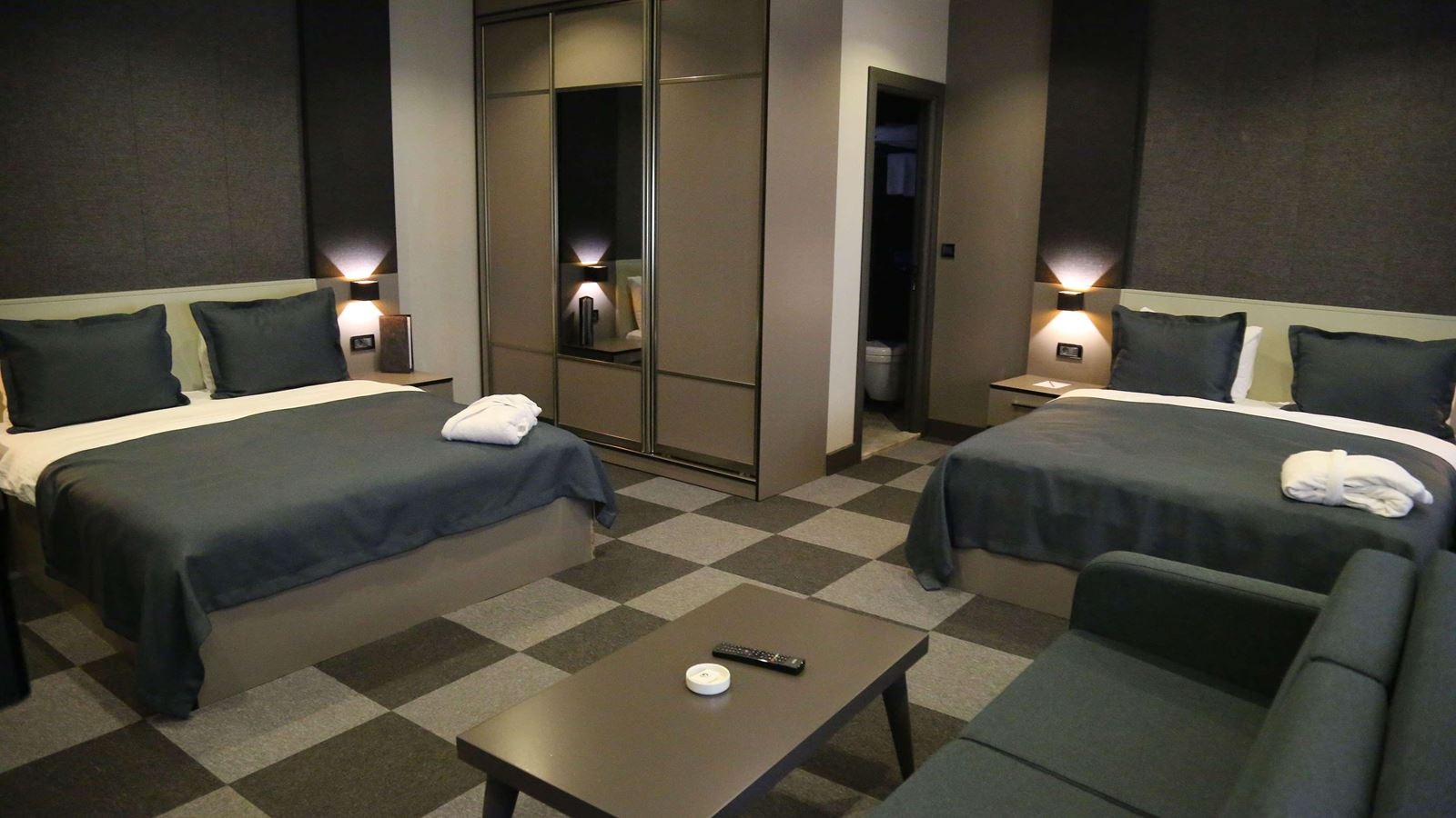 rooms-double-king-bed-non-smoking