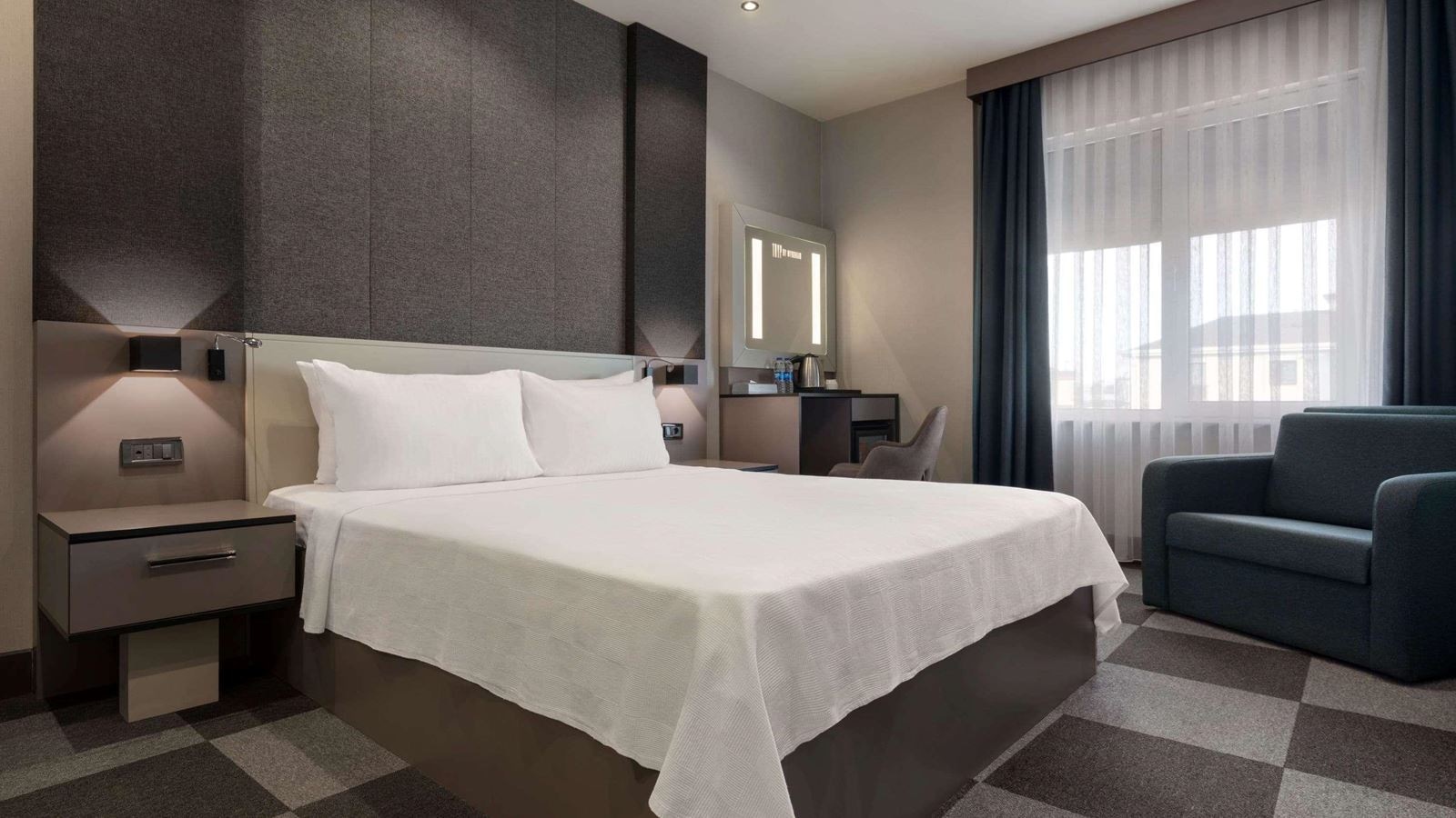 rooms-double-deluxe-king-bed
