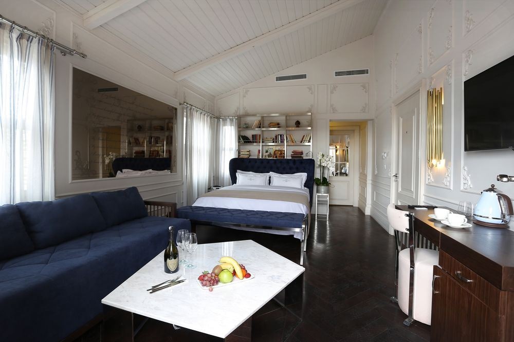 rooms-suite-with-terrace