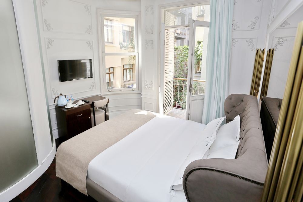 rooms-single-with-balcony