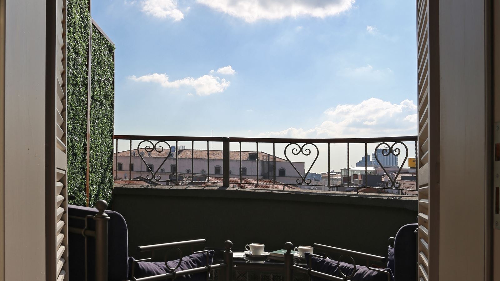 rooms-suite-with-terrace