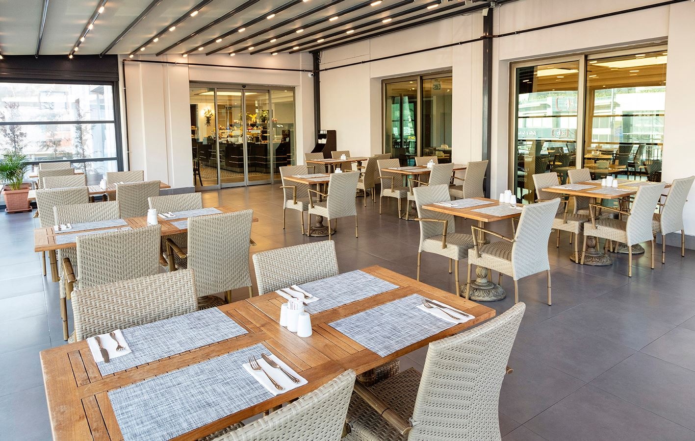 restaurants-restaurants