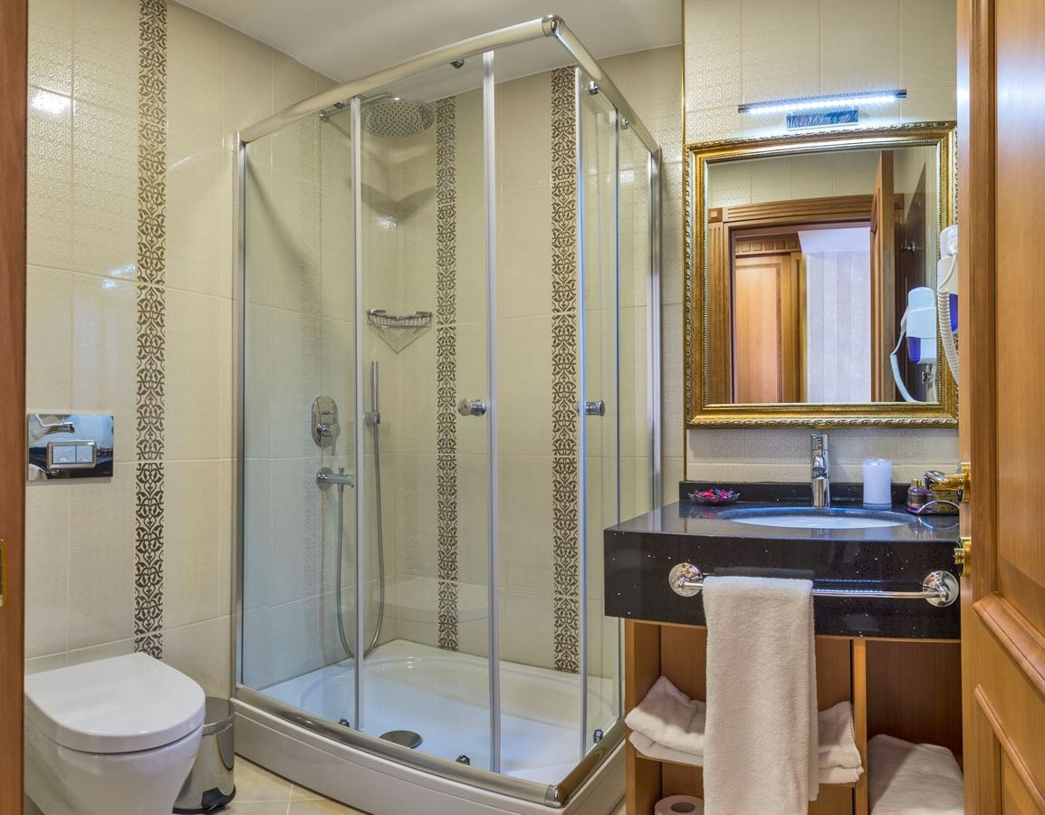 rooms-family-room-economy