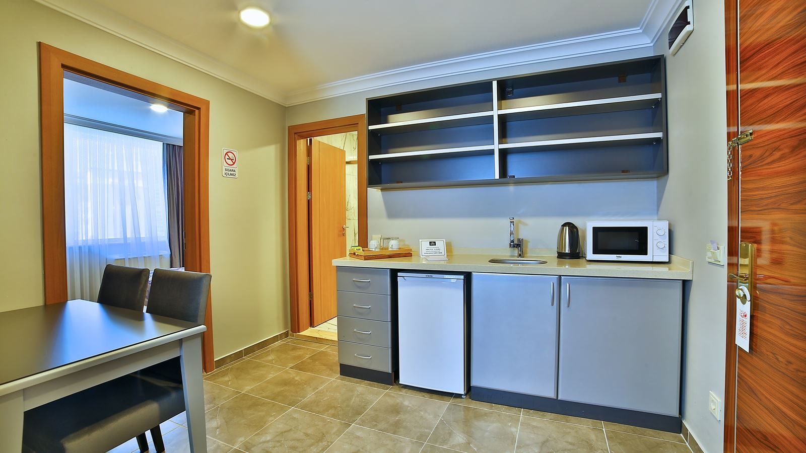 rooms-family-room-deluxe