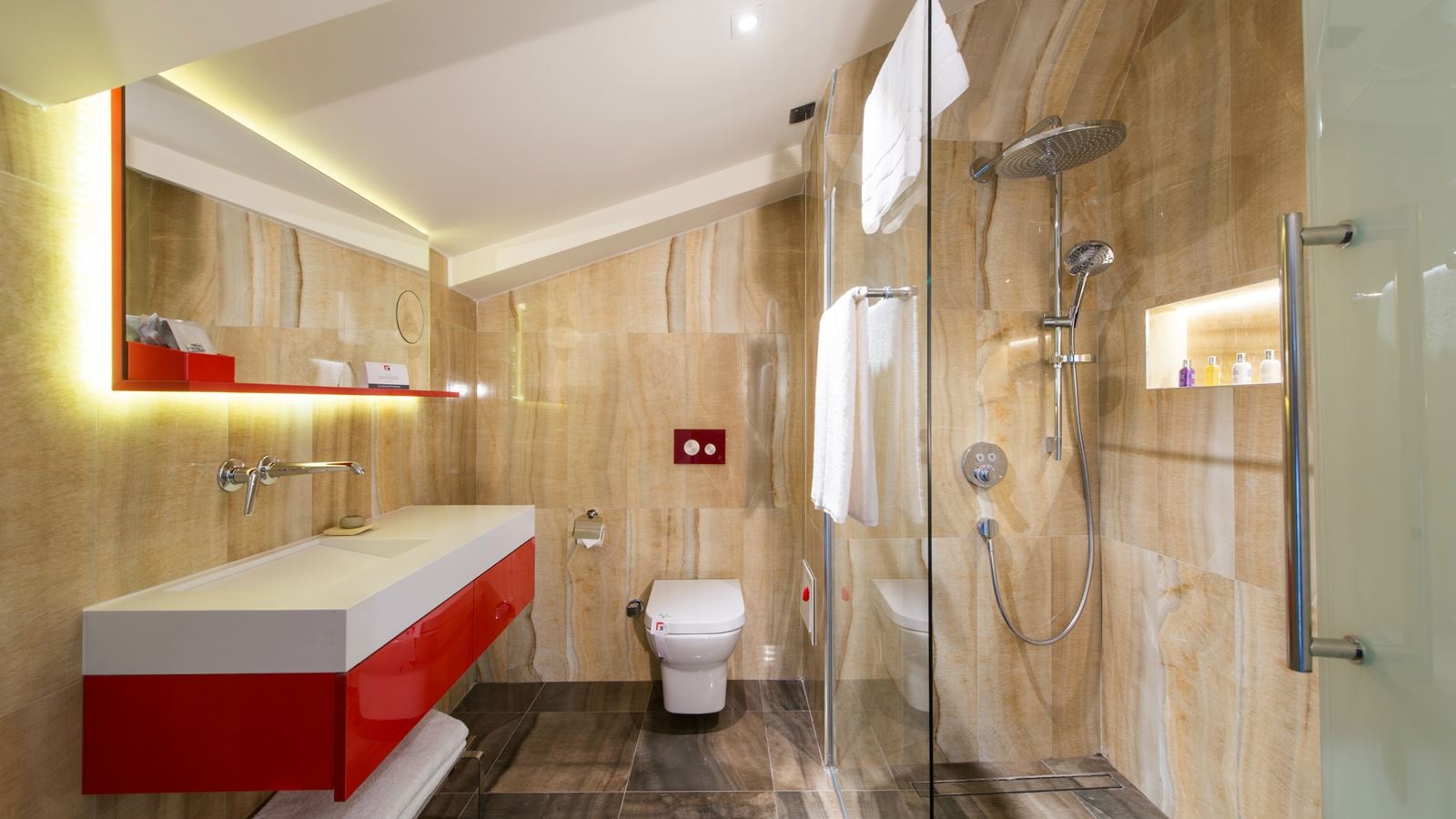 rooms-suite-with-jacuzzi