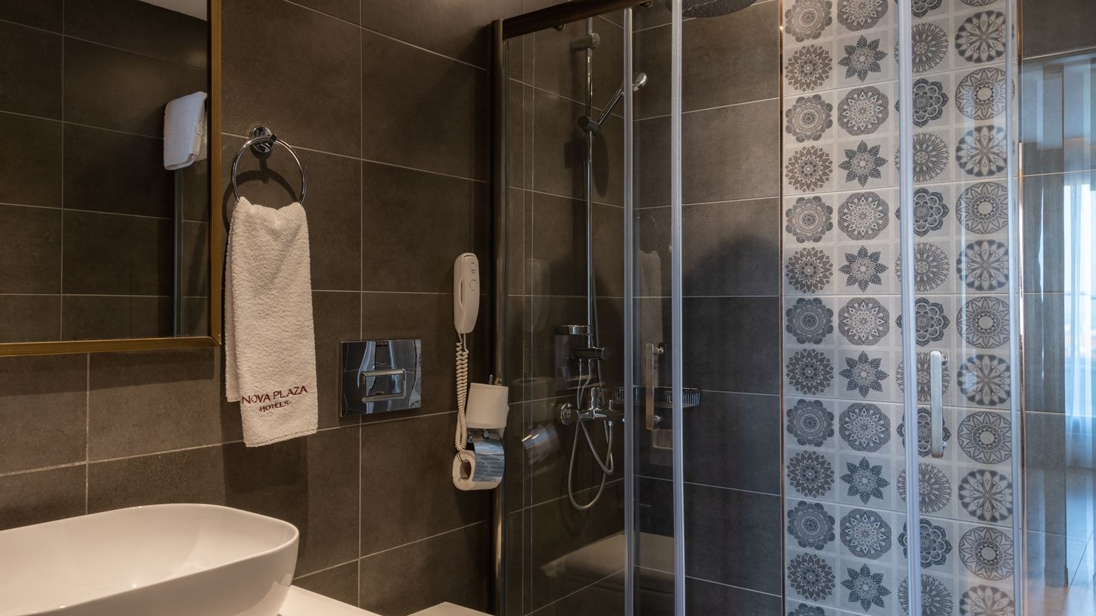 rooms-family-room-economy