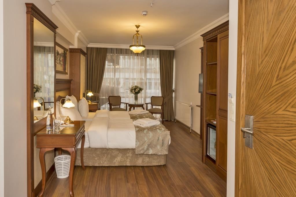 rooms-double-deluxe-king-bed