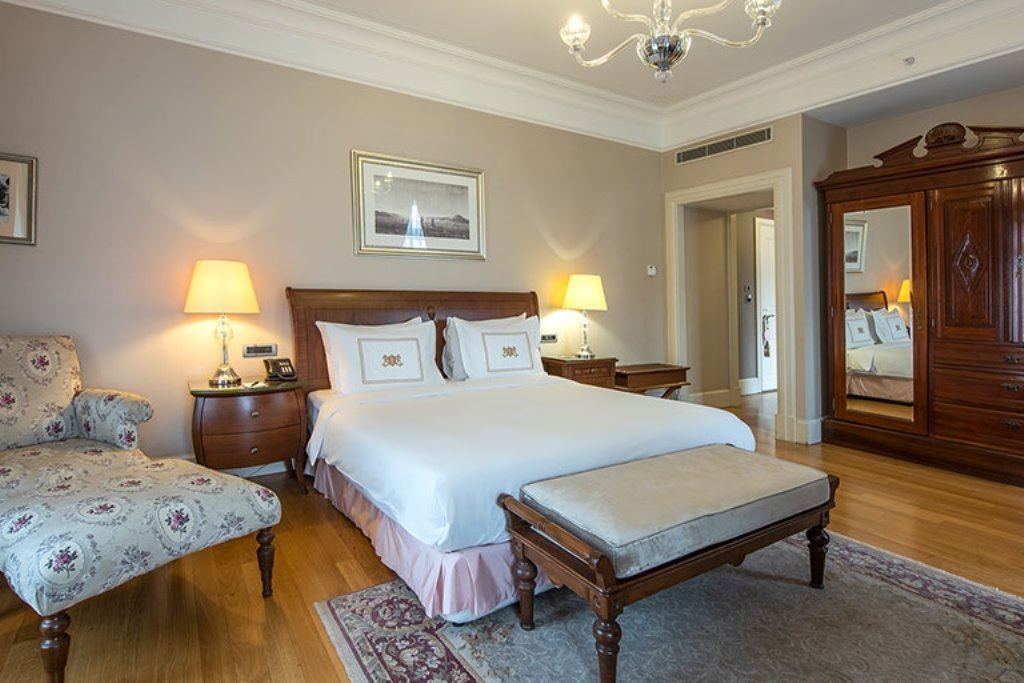 rooms-greta-garbo-corner-room