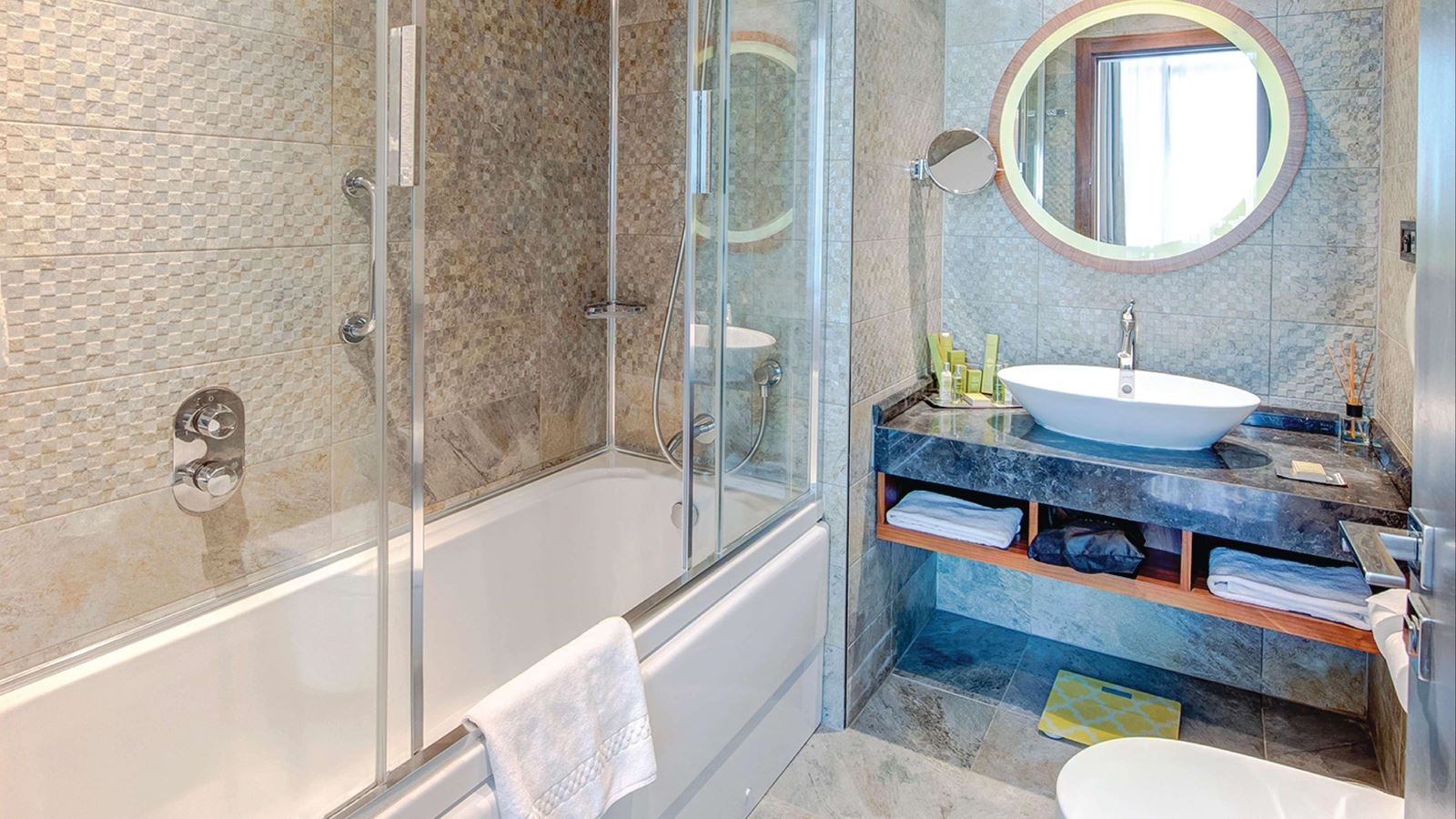 rooms-suite-king-bed-one-bedroom