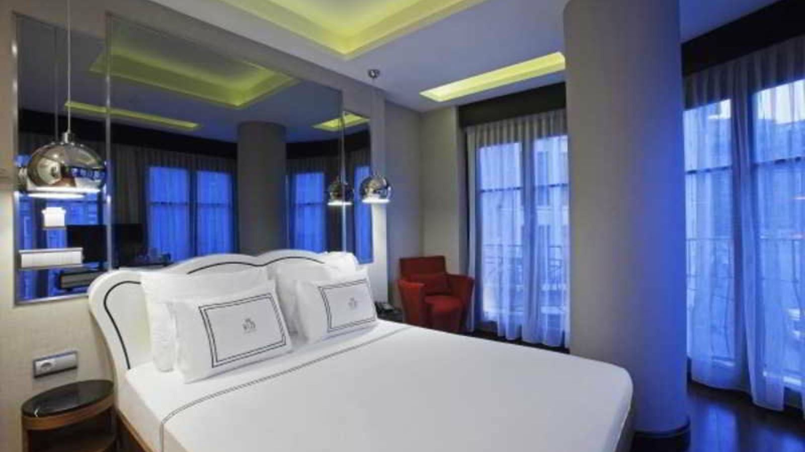 rooms-suite-two-double-beds