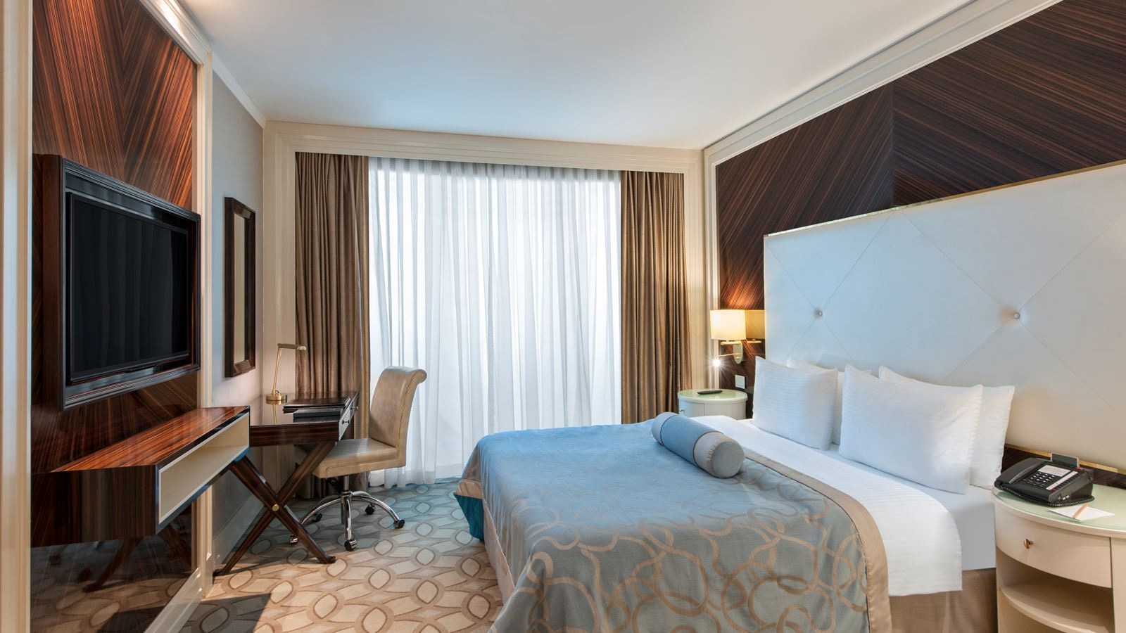 rooms-studio-with-balcony