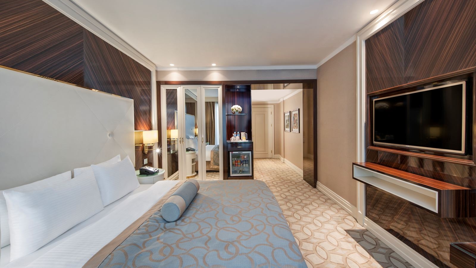 rooms-studio-with-balcony