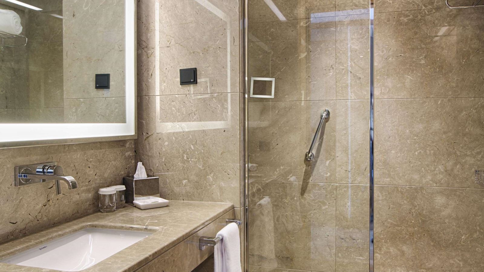 rooms-room-garden-view