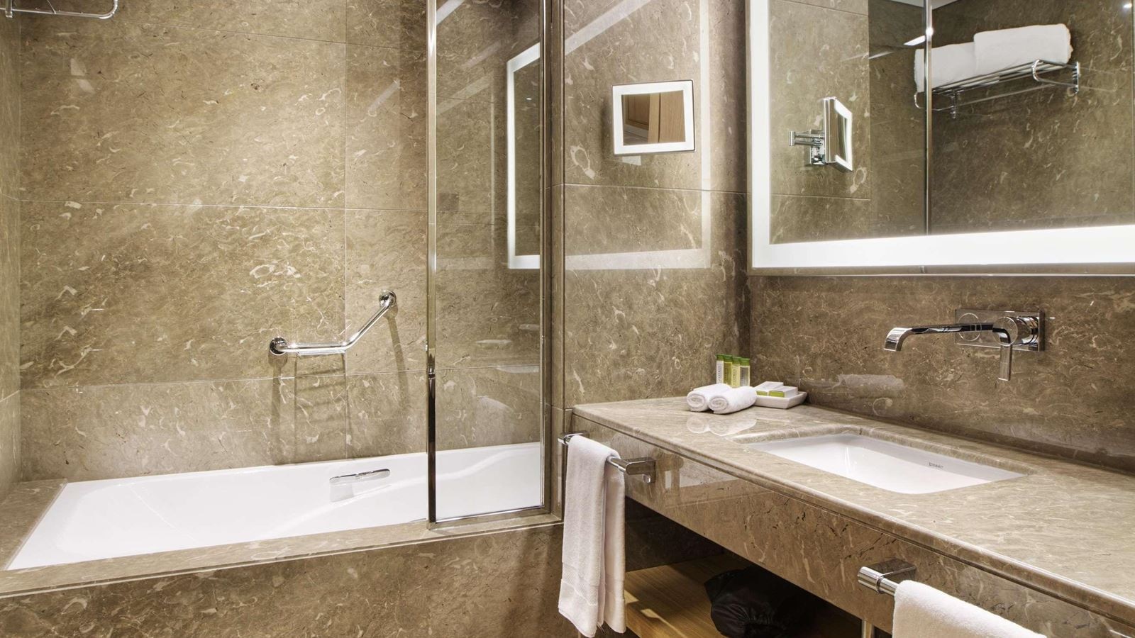 rooms-room-superior-garden-view