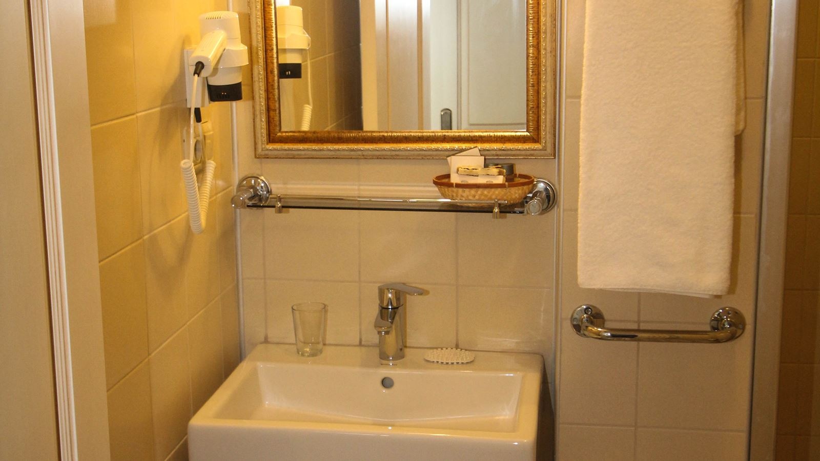 rooms-family-room-standard