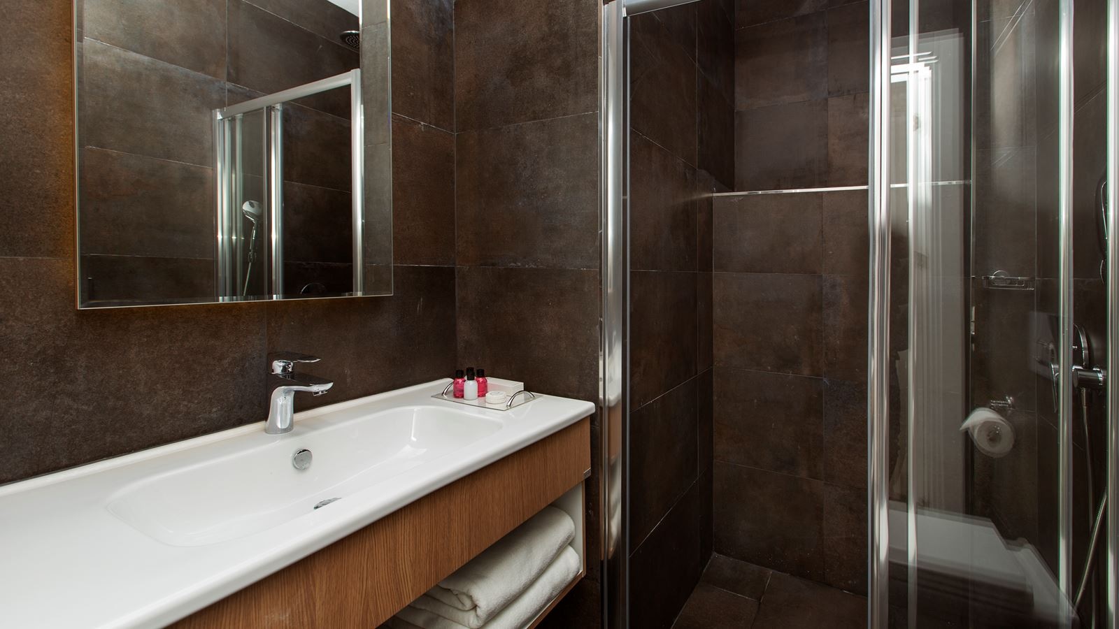 rooms-double-or-twin-deluxe