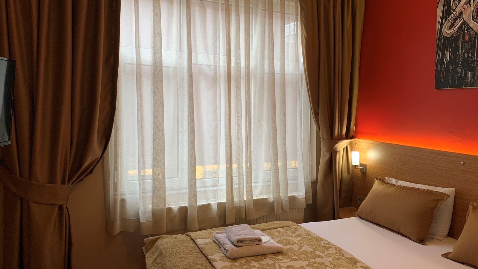 rooms-suite-luxury-city-view