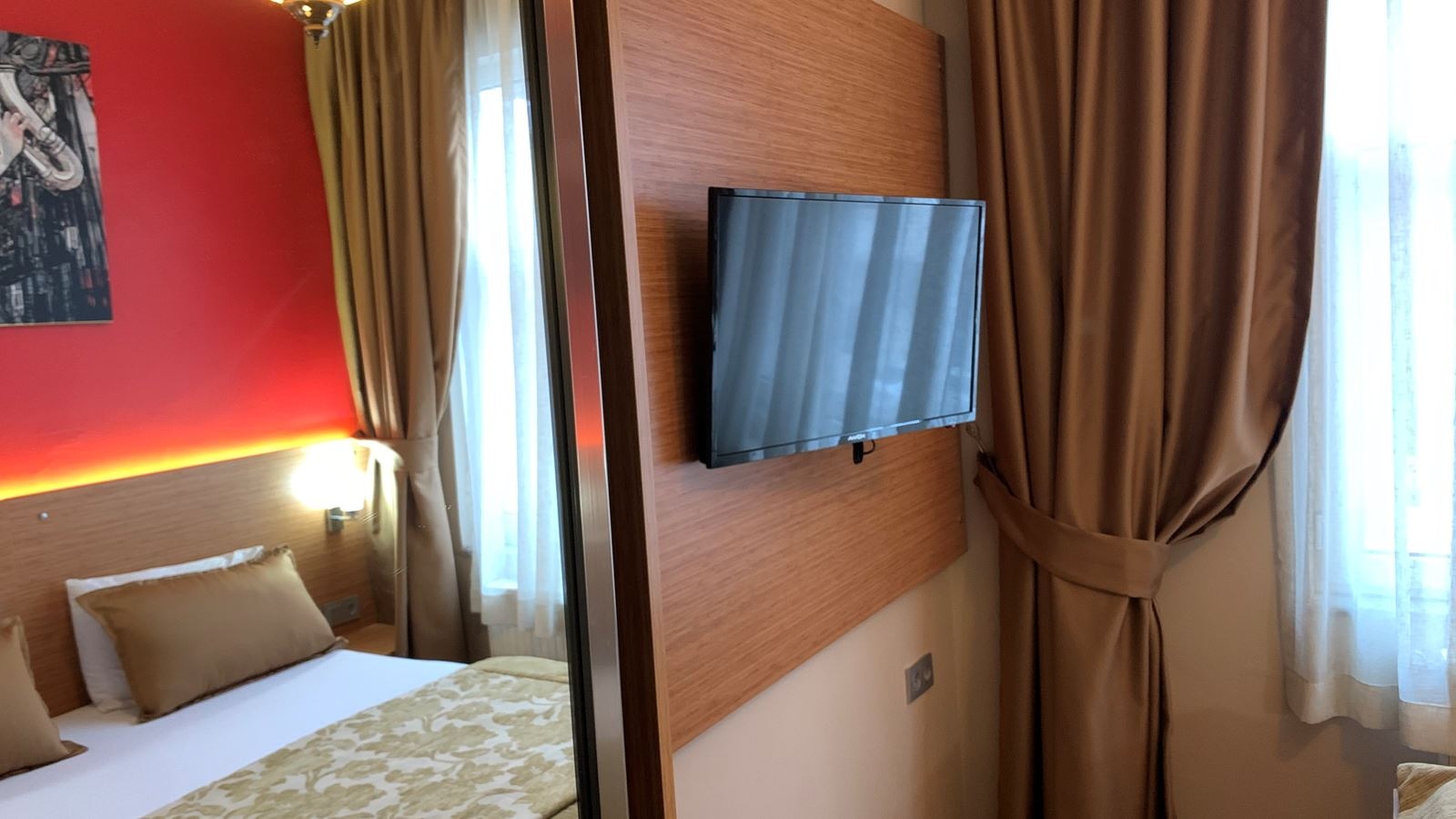 rooms-suite-luxury-city-view