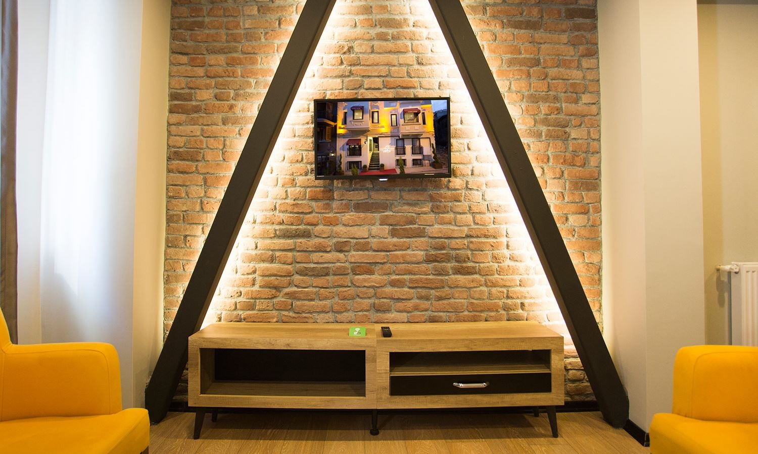 rooms-apartment-with-balcony