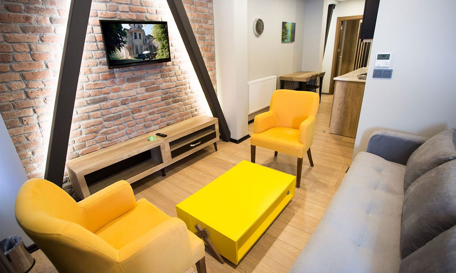 rooms-apartment-with-balcony