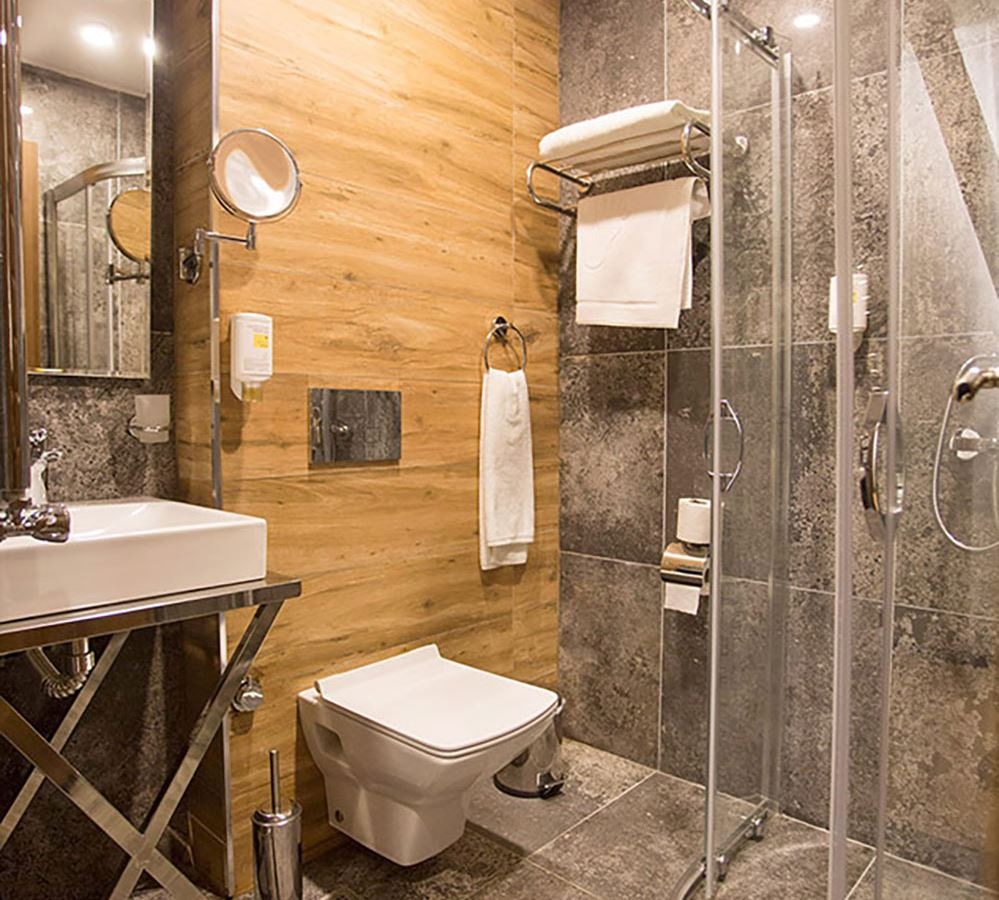 rooms-apartment-with-balcony