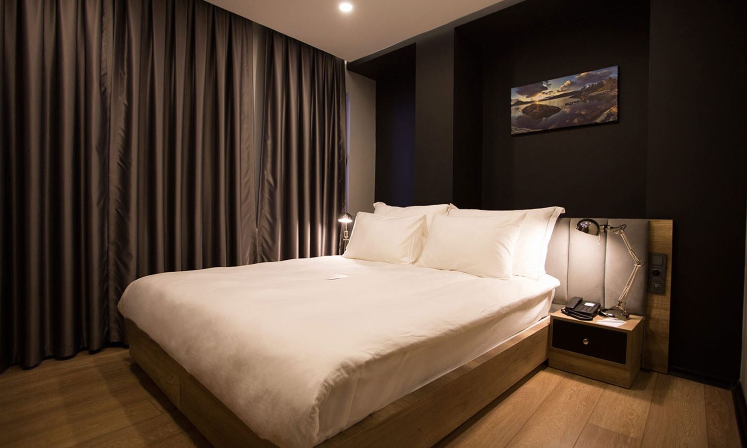 rooms-apartment-with-balcony